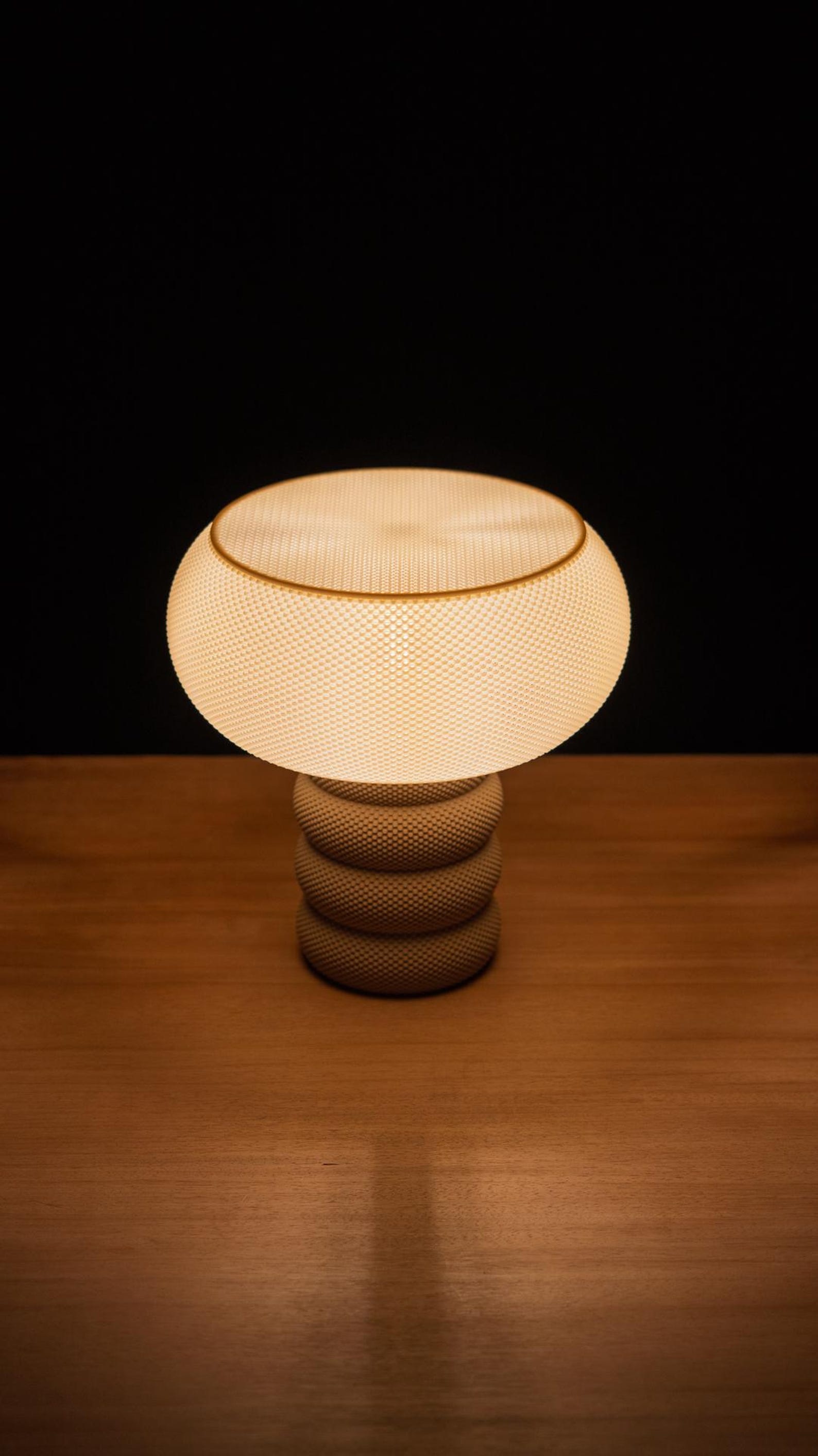 Michelle table lamp — scale view