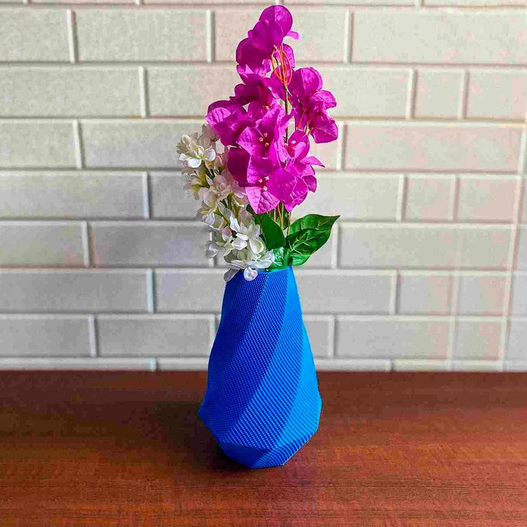 Selene 3D printed RippleMesh sculptural bud vase with a single stem