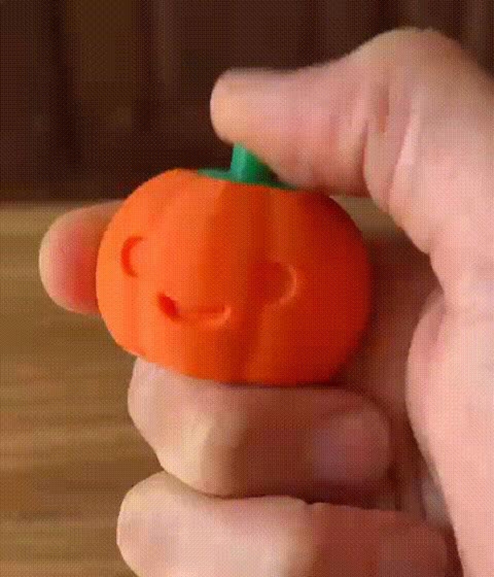 Pumpkin fidget clicker — detail view