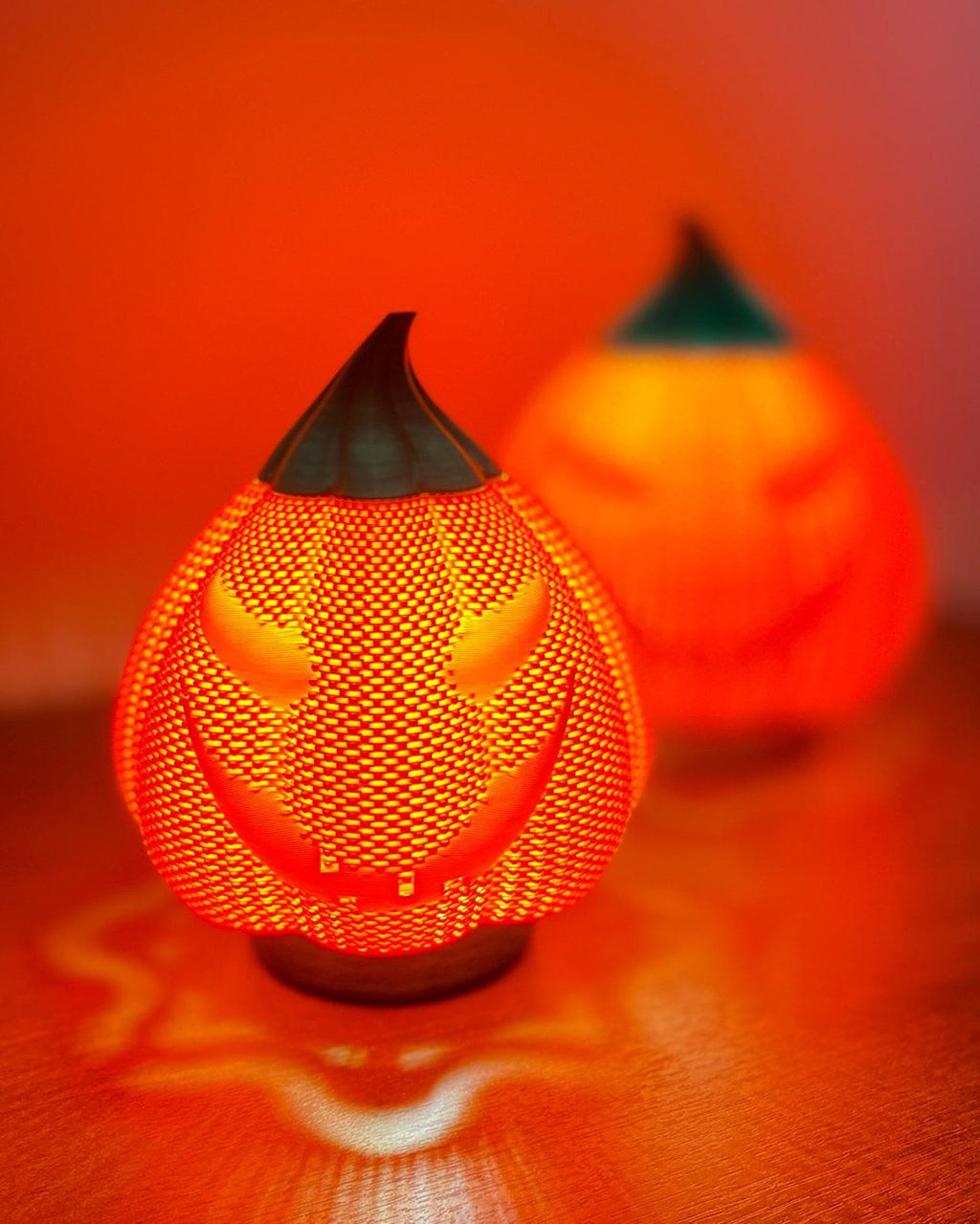 Evil pumpkin lamp — detail view