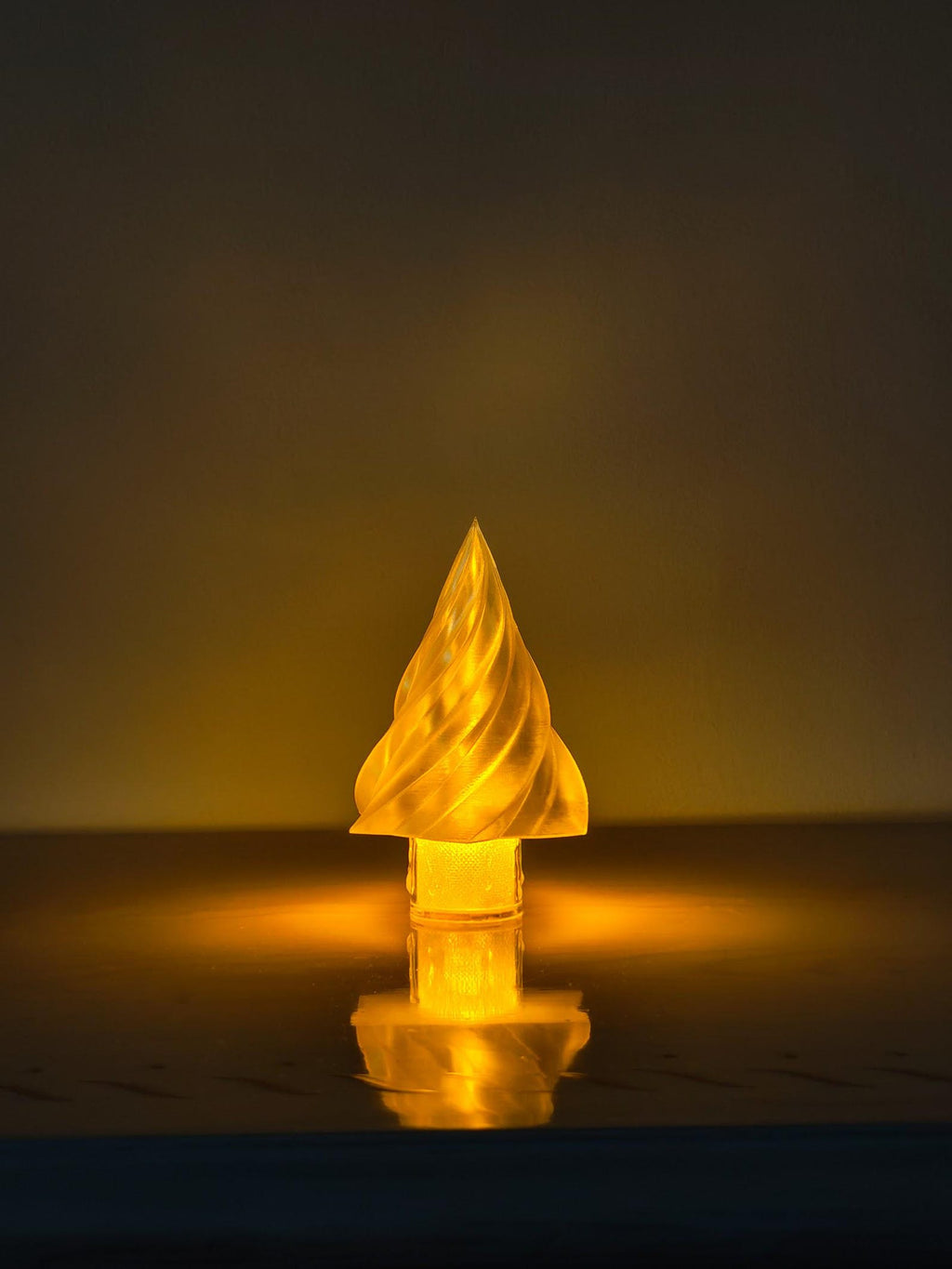 Kiki Christmas tree lamp — color option
