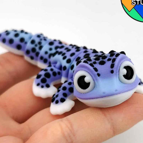 Articulated flexi gecko with gradient color and spots