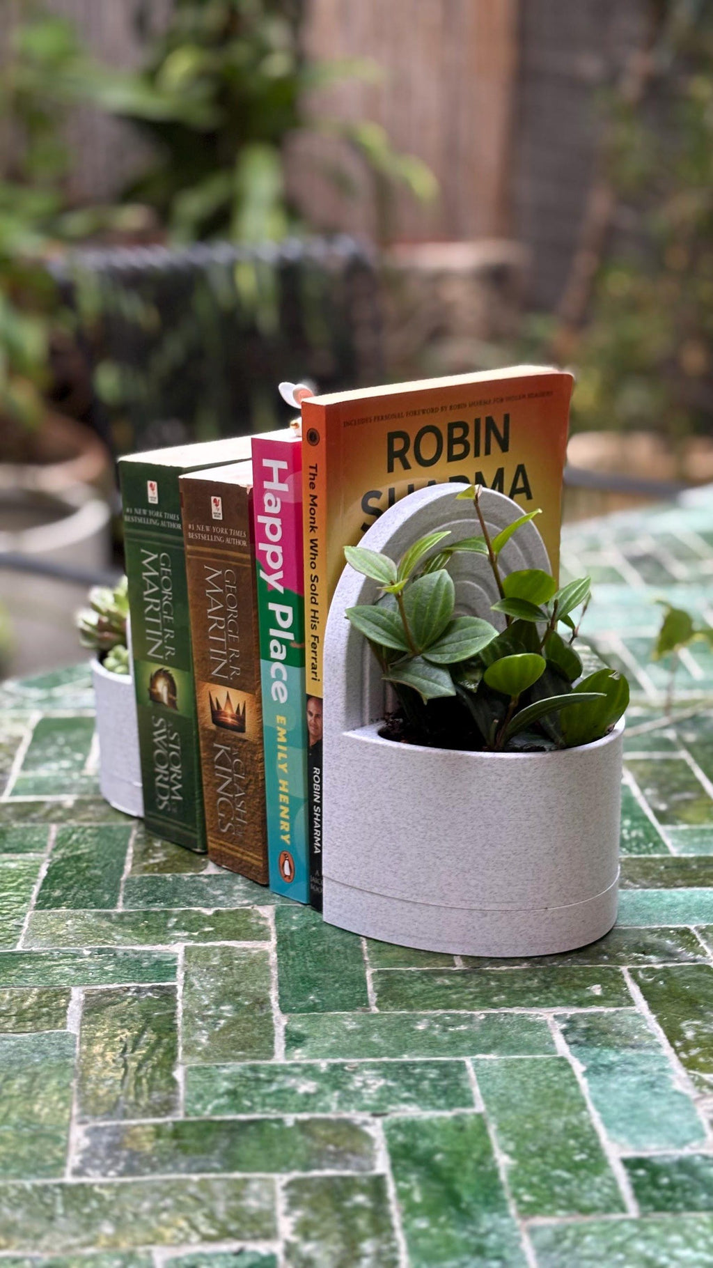 Bookend planter — drip tray detail