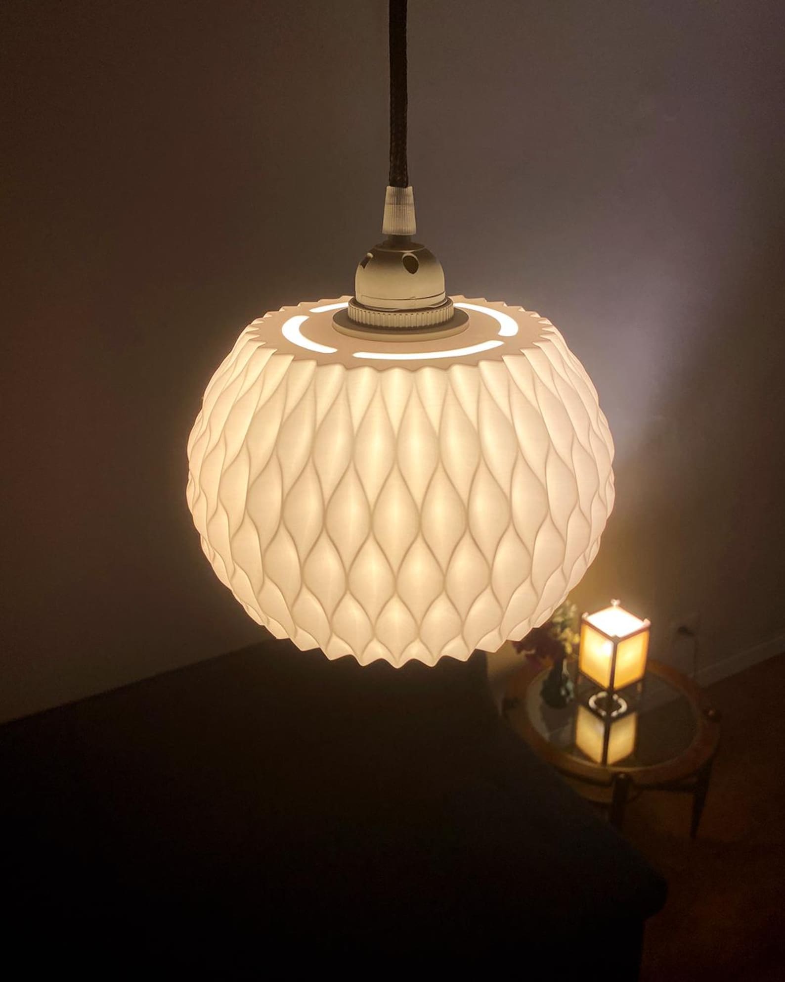Wavy pendant lamp shade — detail view