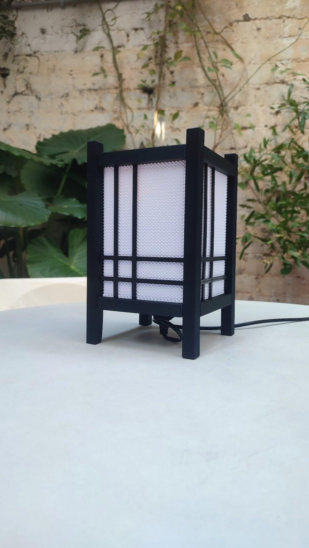 Rippled shade and column base of the shoji lamp