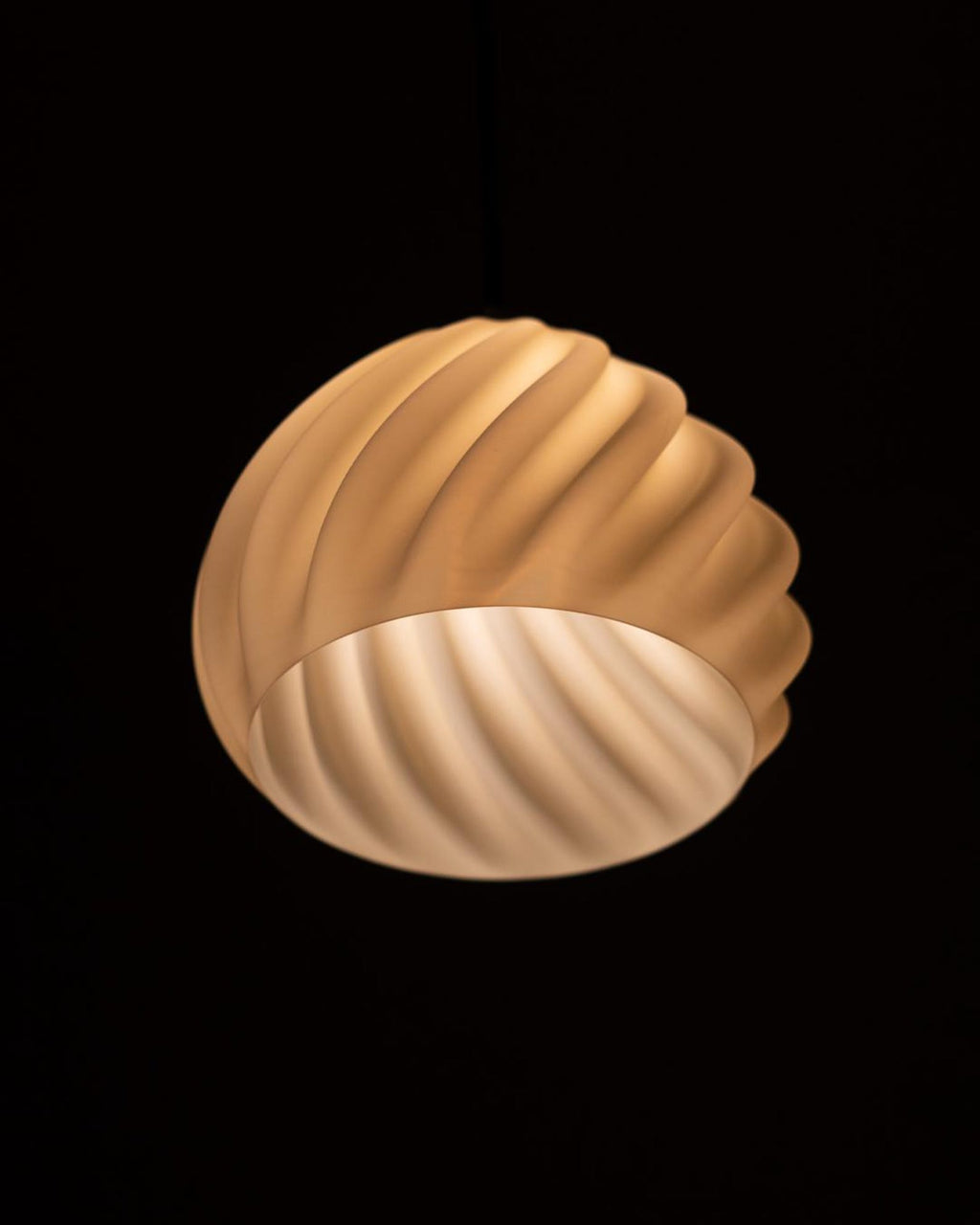 Dryft pendant lamp — glowing detail