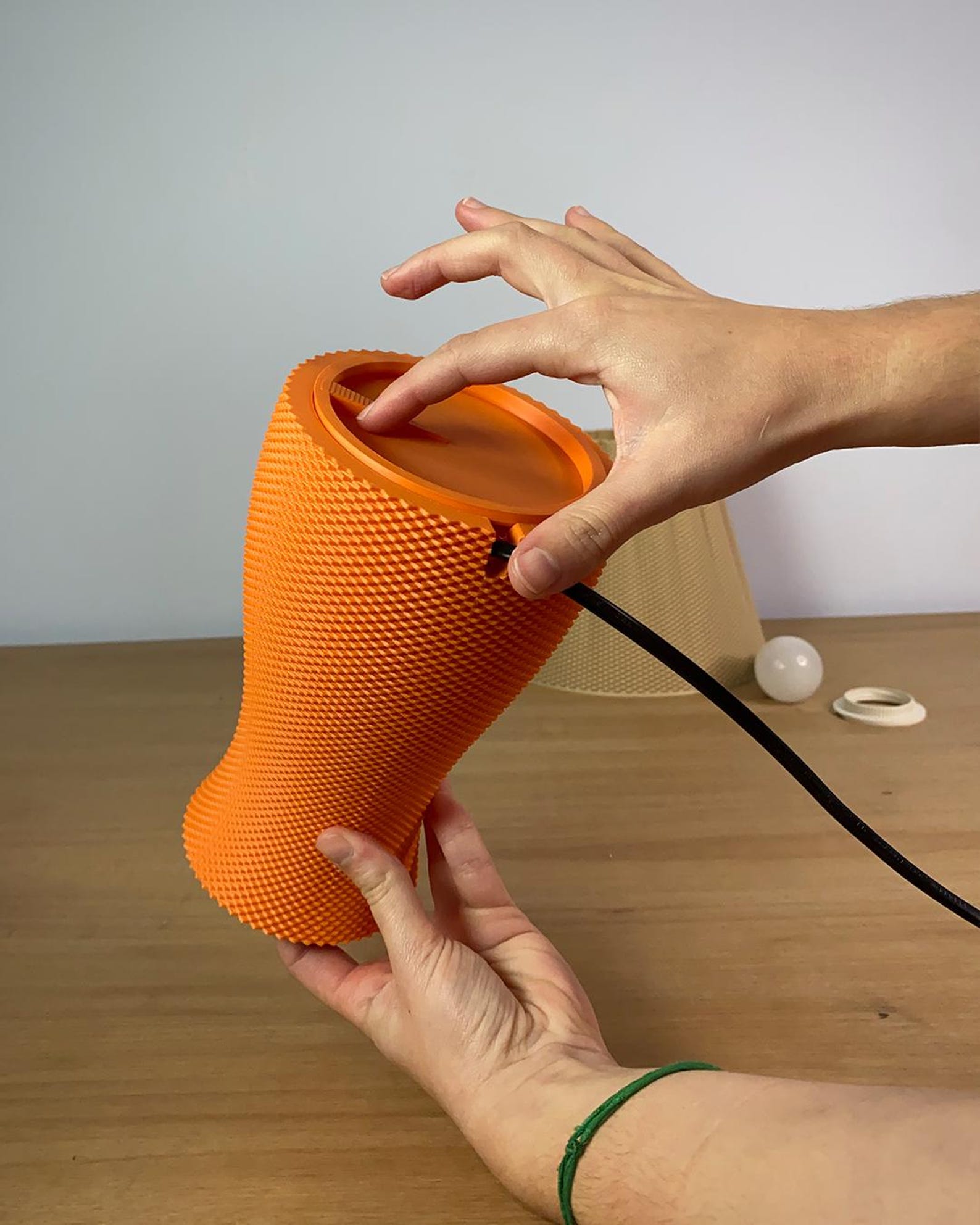 Carmen table lamp — scale view