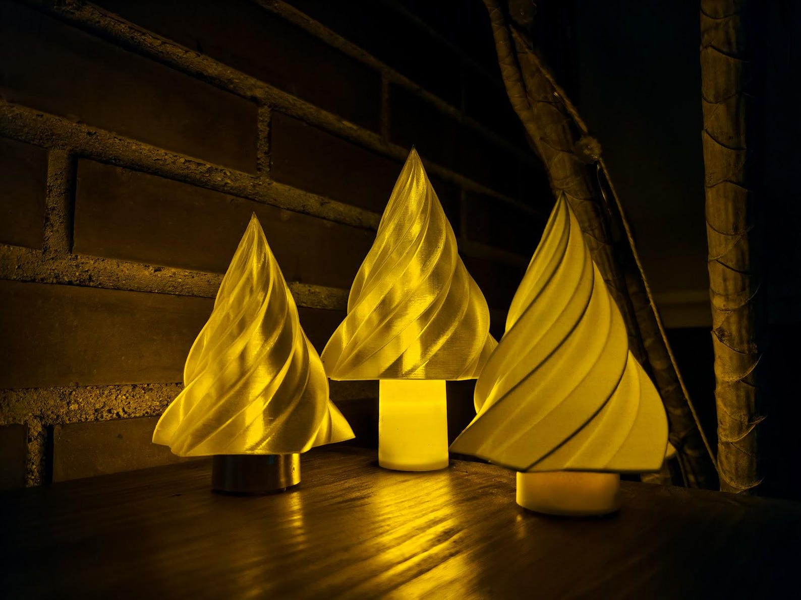 Kiki Christmas tree lamp — detail view